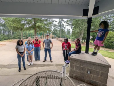 Los niños se divierten